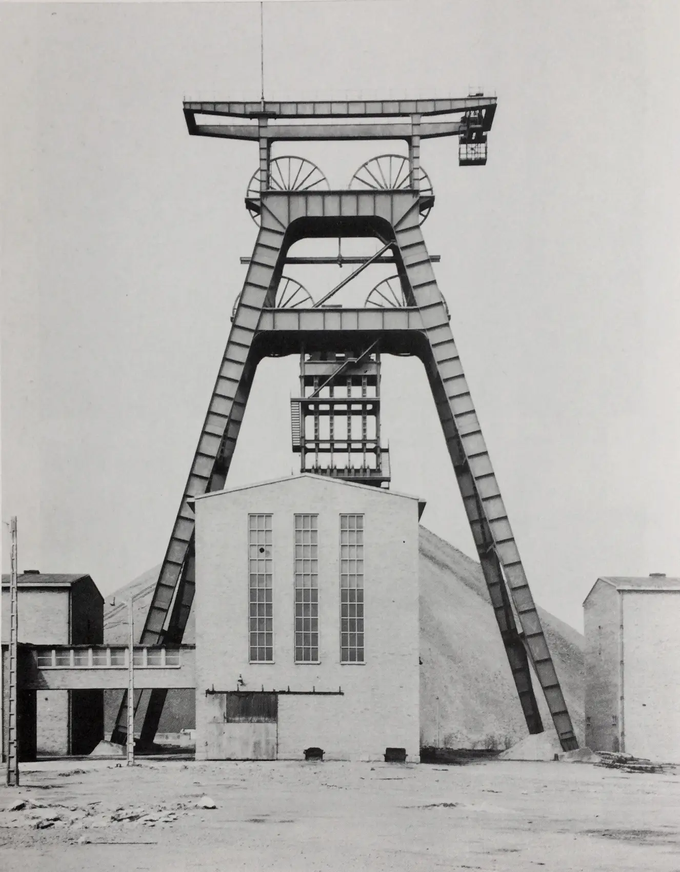 inspiration of traverse bench by bernd and hilla becher